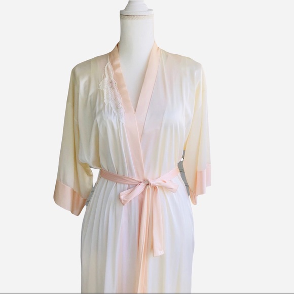 Vintage 70’s Victorian satin long nightgown and robe set Size Small - Picture 2 of 12
